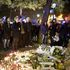 Parigi sotto attacco, Bono e la sua band depongono fiori al Bataclan