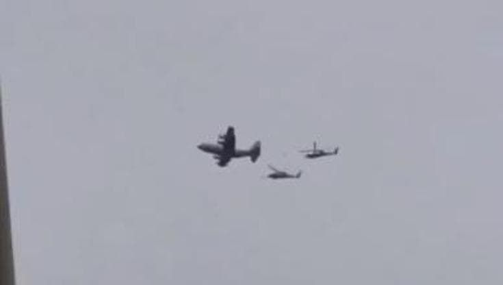 Iran, due elicotteri e un aereo volano a bassa quota in cerca del jet americano precipitato