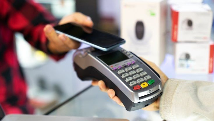 Agli italiani piace il Pos: per l’81% degli esercenti è lo strumento di incasso più sicuro
