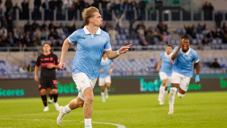 La Lazio batte il Parma 2-1 e comanda da sola la classifica
