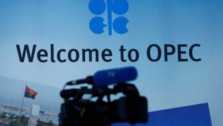 Petrolio, Opec e Russia mantengono i tagli alla produzione e ora i prezzi spingono l'inflazione