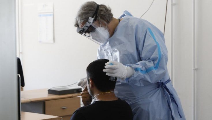 Coronavirus Lazio, il bollettino del 27 dicembre. A Roma calano i contagi (467) , impennata di casi nelle province 