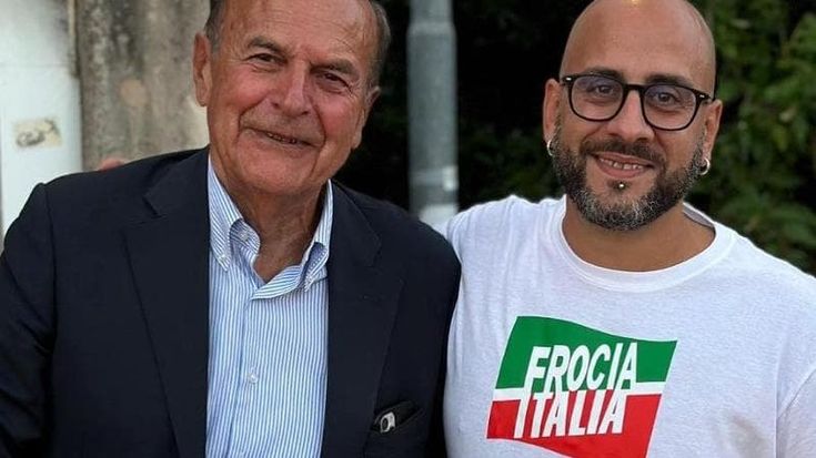 Vimercate, bufera alla Festa dell’Unità: la maglietta “Froc** Italia” scatena la polemica