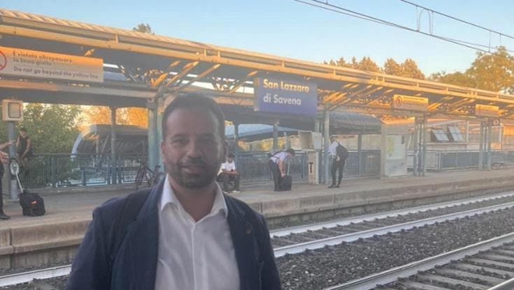 Treni deviati, un Intercity sbaglia percorso: bypassa Bologna centrale e finisce a San Lazzaro