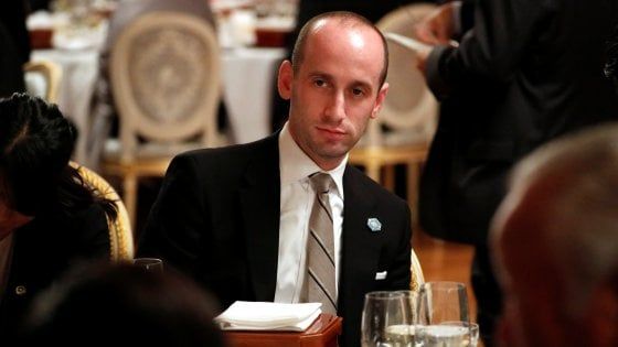 Salta il vertice tra Putin e Trump in Vietnam. Russiagate: "Interrogato consigliere della Casa Bianca"