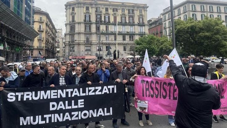 Taxi, la protesta non si ferma: ancora sciopero e nuovo sit-in