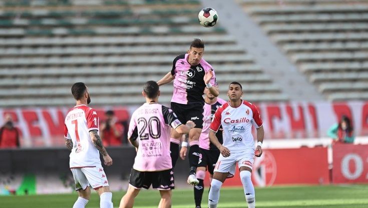 Bari – Palermo 0-2 | I rosanero chiudono al terzo posto, ora i play-off