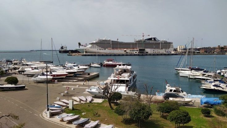 Taranto, boom delle navi da crociera: 22mila i transiti nel porto ad agosto