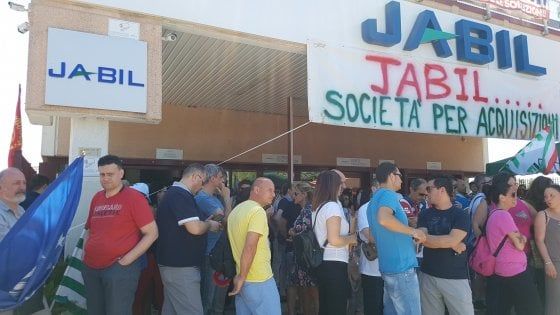 Jabil di Marcianise, intesa tra azienda e sindacati. Esodo incentivato e ricollocazione dei lavoratori