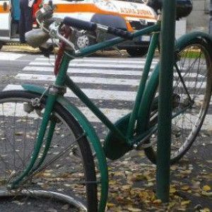 Ciclista investito da auto pirata, &egrave; grave