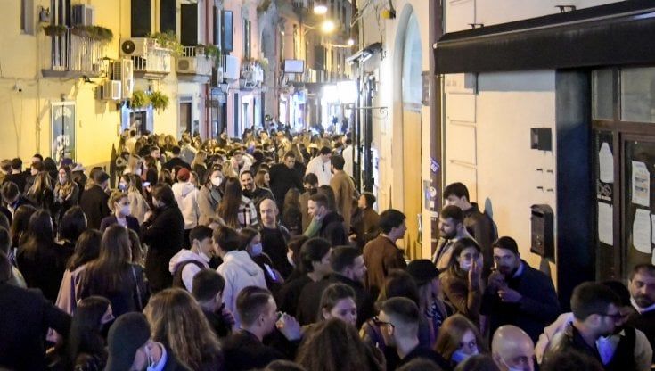 Napoli, il prefetto Valentini: "Transenne nelle strade della movida"