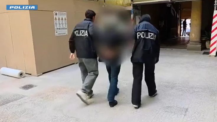 Tre giorni al telefono con l’anziana da truffare, ma la trappola è pronta: blitz della polizia
