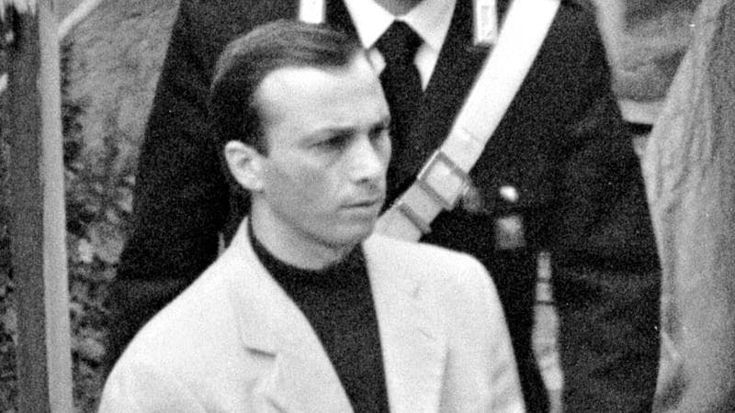 La bomba all’Olimpico. Trent’anni di misteri e il sospetto di un patto per favorire Berlusconi