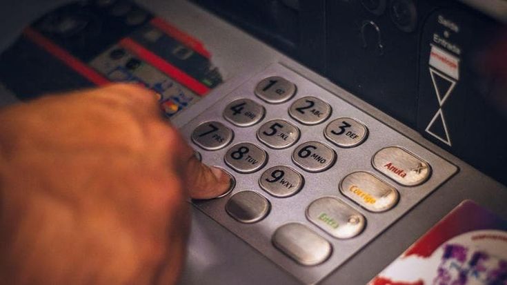 Conto di base, Bankitalia contro gli istituti che lo ostacolano: "Obbligatorio offrire il servizio"
