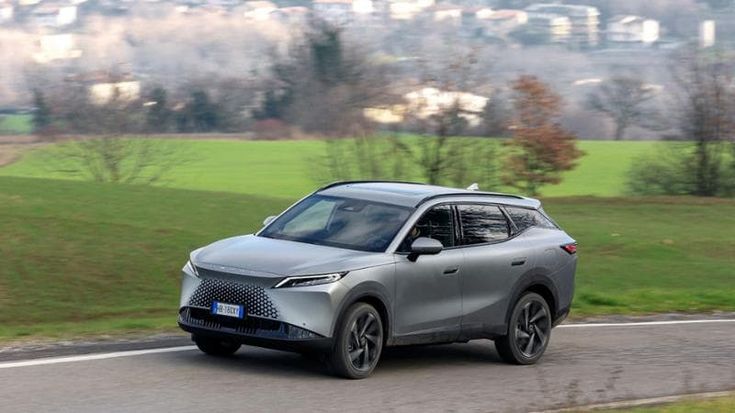 Omoda 7, il Suv Super hybrid plug-in stiloso, tecnologico e dai prezzi interessanti. Come va