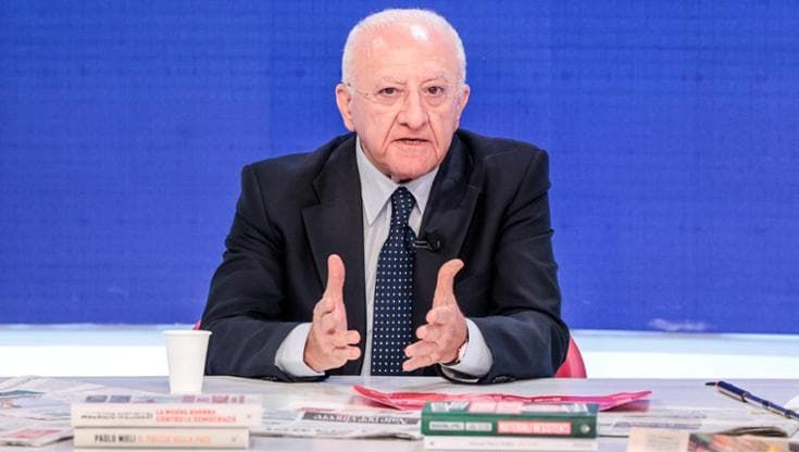 De Luca: “Repressione e manganellate a chi sfascia le vetrine”