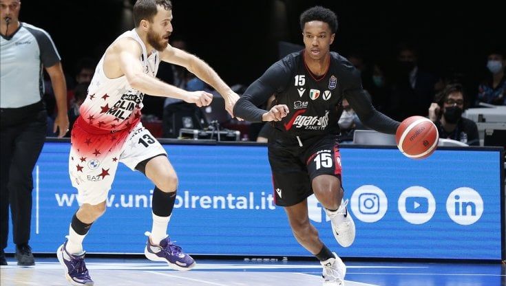 Basket, il campionato riapre i battenti e riparte la sfida Virtus Bologna-Milano. Petrucci: ''Serve la capienza degli impianti al 100%''