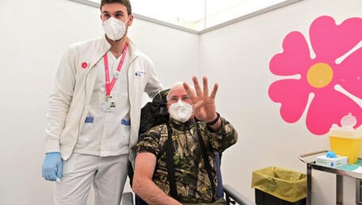Alessandro Sette: "La quarta dose serve ma va data con giudizio: ecco a chi è necessaria subito e chi può aspettare"