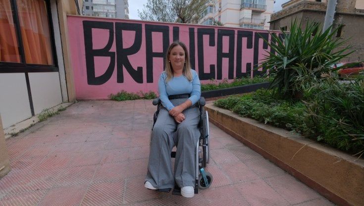O il lavoro o l'assegno d'invalidità: la rabbia di Antonella psicologa disabile