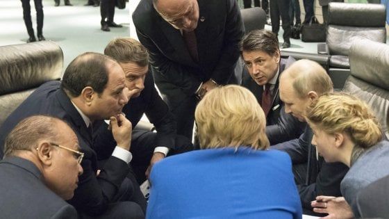 Libia, approvata la dichiarazione di Berlino. Merkel e Guterres: "D'accordo su rispetto embargo armi"