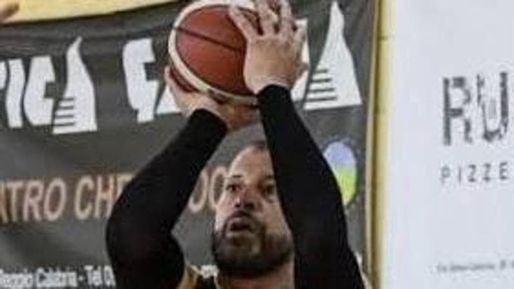 Andrè, l’highlander del basket a 52 anni ancora a canestro “Ma non chiamatemi vecchio”