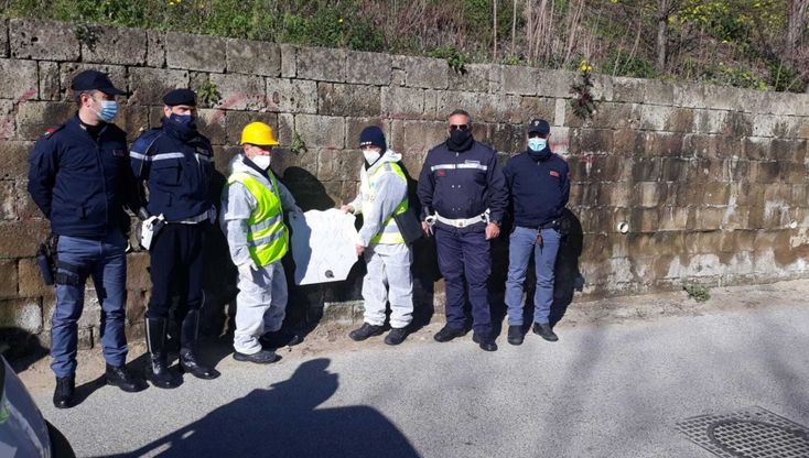 Posillipo, rimossa la lapide dedicata a un rapinatore ucciso da un poliziotto fuori servizio