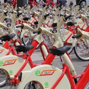 La carica di monoruota, segway, monopattini, stake e hoverboard