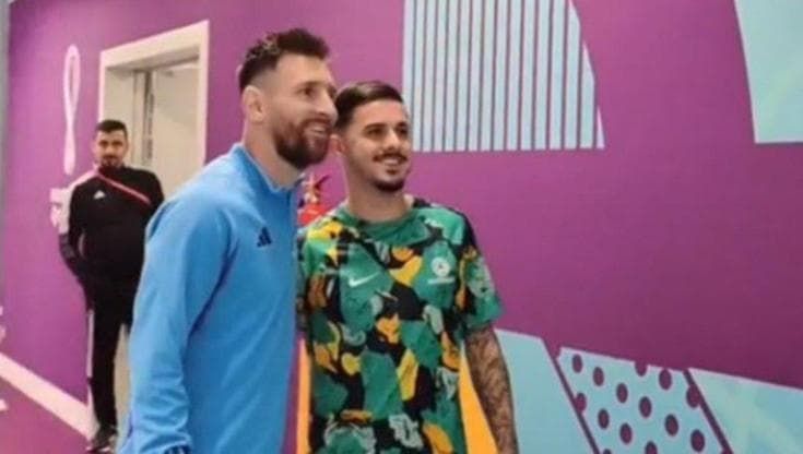Mondiali, i giocatori australiani fanno la fila per una foto con Messi che li ha appena eliminati