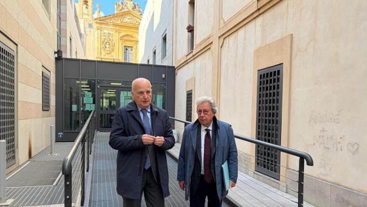 Il superburocrate Iacolino in procura per l’interrogatorio, non risponde alle domande dei pm