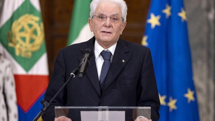 Giornata vittime del Covid, Mattarella: "Ci inchiniamo alla loro memoria"