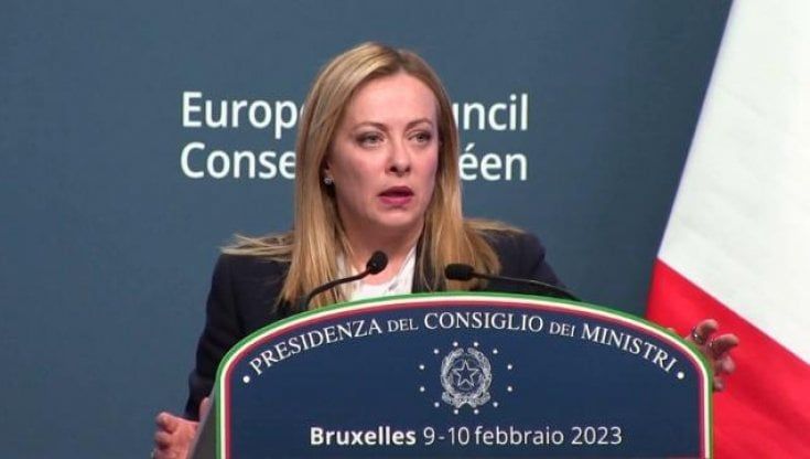 Eppure Giorgia disse: “è finita la pacchia” . La politica estera si è rifugiata a Sanremo 
