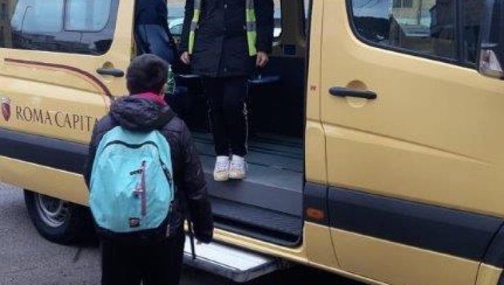 Roma, bambini disabili senza scuolabus. "Tutti sapevano dei disservizi, ma nessuno ha fatto niente"