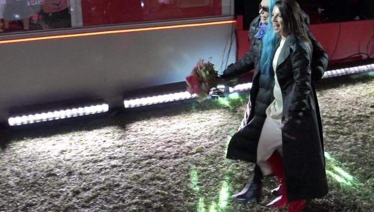 Emma a braccetto con Loredana Bertè, tutti gli artisti sul "Green carpet" di Sanremo
