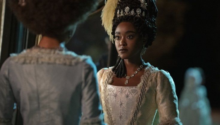 'Bridgerton' in primavera lo spinoff sulla giovane regina Carlotta e Lady Danbury