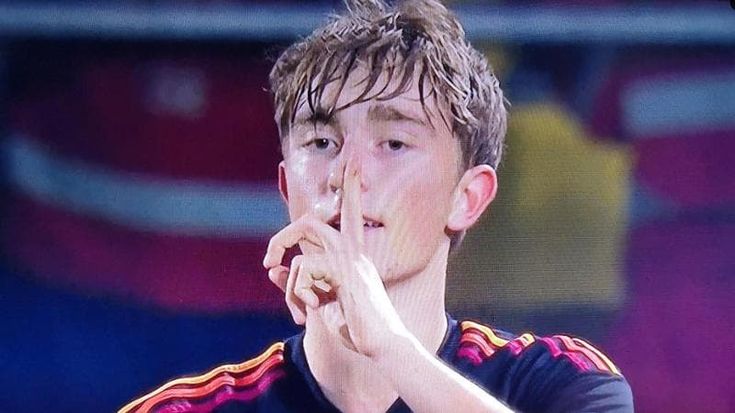 Frosinone-Roma, Huijsen segna e zittisce il pubblico: rissa sfiorata