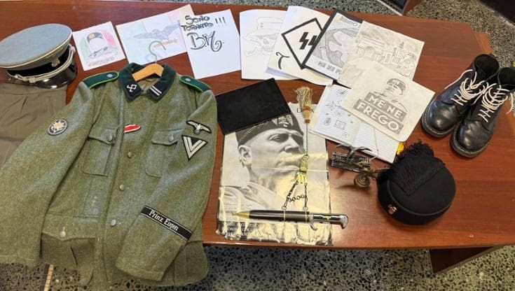 Divise naziste e foto del Duce in cameretta: due 15enni genovesi indagati per apologia del fascismo