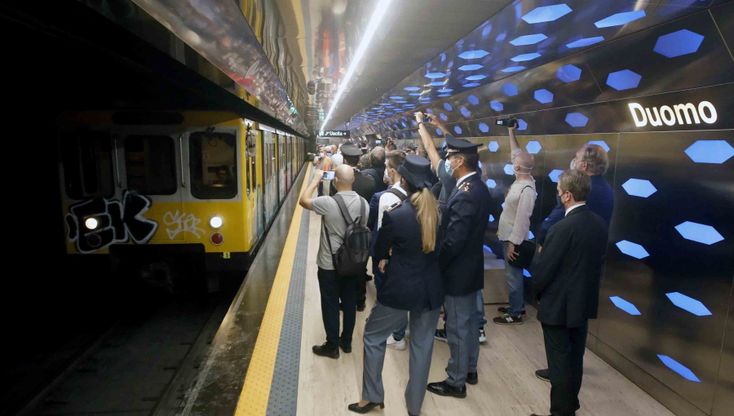 Napoli, apre la stazione Duomo: il taglio del nastro dopo 20 anni