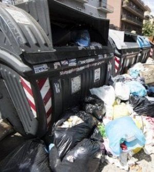 I miliardi nel cassonetto: chi vince e chi perde nel grande business dei rifiuti
