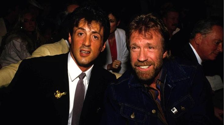 Hollywood ricorda Chuck Norris, Stallone: “Un uomo straordinario”. Van Damme: “Non sarà dimenticato”