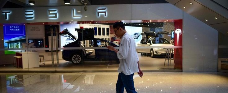 Tesla: produzione della Model 3 nuovamente sospesa 