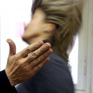 Parma, maltratta e violenta la moglie incinta: condannato a 4 anni