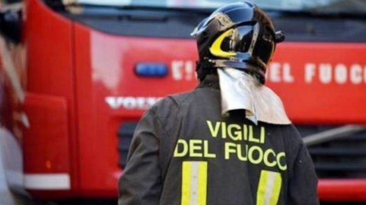 Incendio in un negozio di bici elettriche in via Plana, evacuato il palazzo: 8 persone in ospedale
