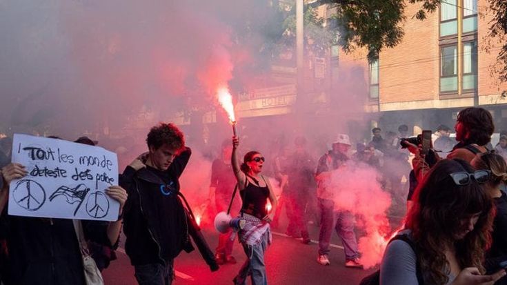 La rivolta degli studenti “Più soldi alla scuola”. Lite tra Meloni e Schlein