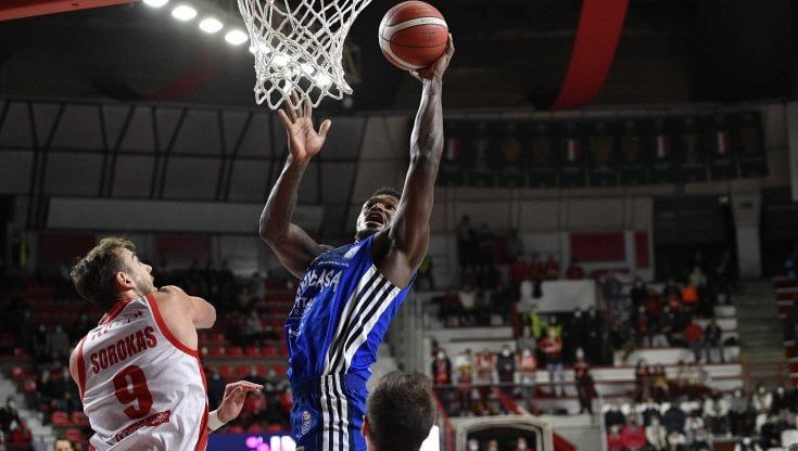 Basket, serie A: a Milano il derby con Cremona, Brindisi vince e resta in scia