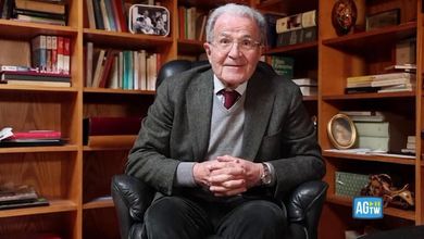 Bologna per l'Europa, il video di Prodi: "Corriamo verso il futuro, c'è fretta, non c'è più tempo"