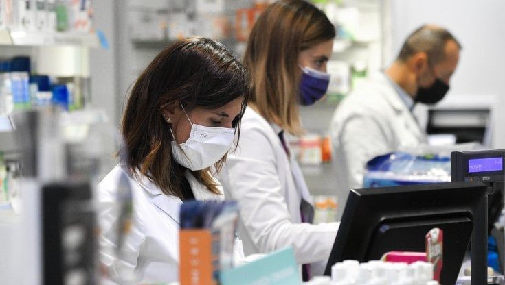 Terza dose, tagliati fuori migliaia di 'fragili' under 40. "Noi non possiamo ancora prenotarci"