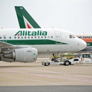Aerei, sciopero confermato per lunedì 25 marzo. A terra quasi 100 voli Alitalia