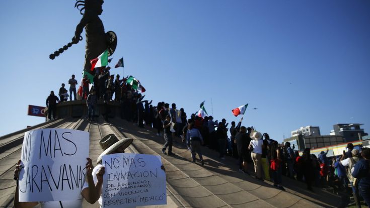 Il Muro dei “gringos” di Trump contro la Carovana