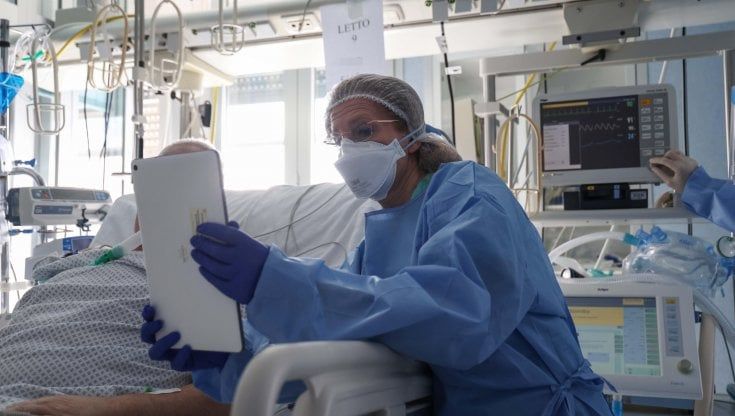 Covid, Gimbe: "Da 3-4 giorni primi segnali che l'epidemia rallenta"