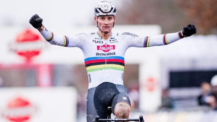 Van der Poel vola a Gavere: tre su tre nel ciclocross. Ora il primo scontro con Van Aert